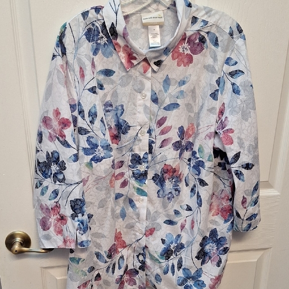 o  Alfred Dunner pretty Blue and Pink Floral Button Down Shirt 1X - Picture 1 of 3